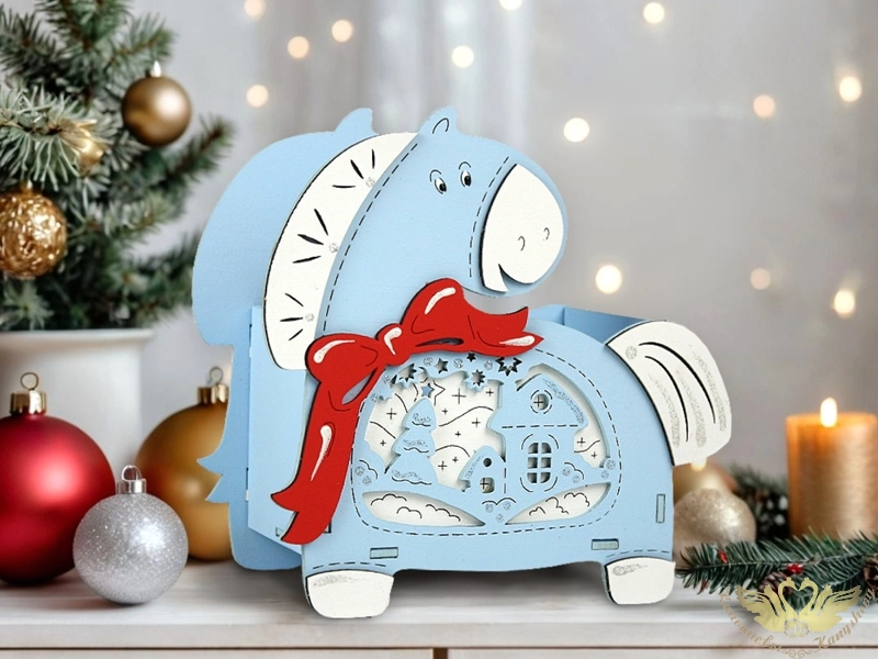 Подарочная упаковка "Сказочная лошадка" (17,5*9,5*17,5) Голубой-красный, 1 шт. Подарочная упаковка "Сказочная лошадка" (17,5*9,5*17,5) Голубой-красный, 1 шт.