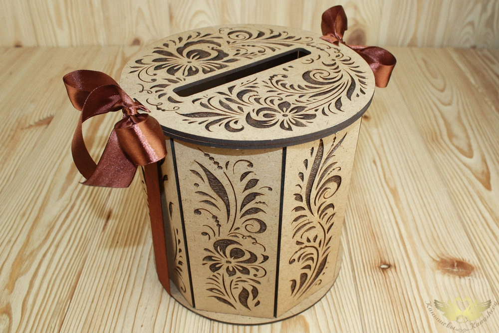 Семейный банк "Хохлома" с гравировкой (18,5*18,5*19) МДФ 3мм, окрашен. морилкой, оформл., Орех, 1 шт Семейный банк "Хохлома" с гравировкой (18,5*18,5*19) МДФ 3мм, окрашен. морилкой, оформл., Орех, 1 шт