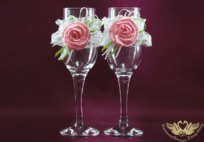 Украшения на бокалы "Романтическое лето" (шир.5см;дл.28см) Лента атл., кружево, оформл., Белый-розов Украшения на бокалы "Романтическое лето" (шир.5см;дл.28см) Лента атл., кружево, оформл., Белый-розов