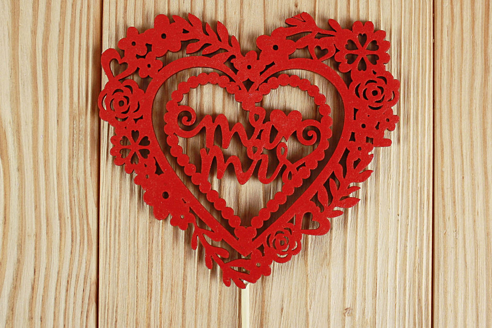 Топпер "Mr&Mrs" в сердце (10,5*30) МДФ 3мм, окрашен. на шпажке, Красный, Уп-10 шт. Топпер "Mr&Mrs" в сердце (10,5*30) МДФ 3мм, окрашен. на шпажке, Красный, Уп-10 шт.