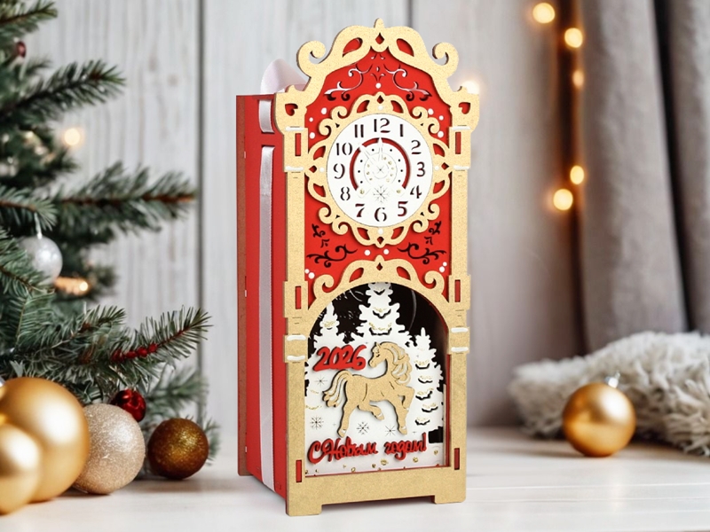 Подарочная упаковка-кормушка, с ёлочной игрушкой "Лошадка 2026" (12*10*27) Красный-золото, 1 шт.