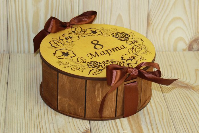 Подарочная коробка круглая "8 Марта" (18,7*18,7*8) Мокко-лимон, 1 шт.