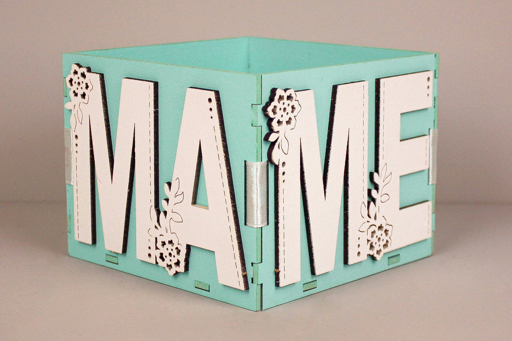 Подарочная упаковка "Маме" (12*12*9,5) Тиффани пастель-белый, 1 шт. Подарочная упаковка "Маме" (12*12*9,5) Тиффани пастель-белый, 1 шт.