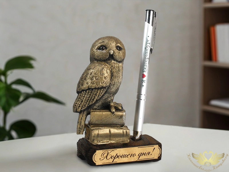 Сувенирная подставка для ручки с совой "Хорошего дня! Екатеринбург", 1шт. Сувенирная подставка для ручки с совой "Хорошего дня! Екатеринбург", 1шт.