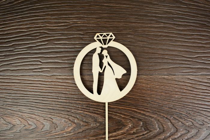 Топпер "Свадебный" "Молодожёны" в кольце (шир.9см; выс.10см) неокраш. на палочке,1шт