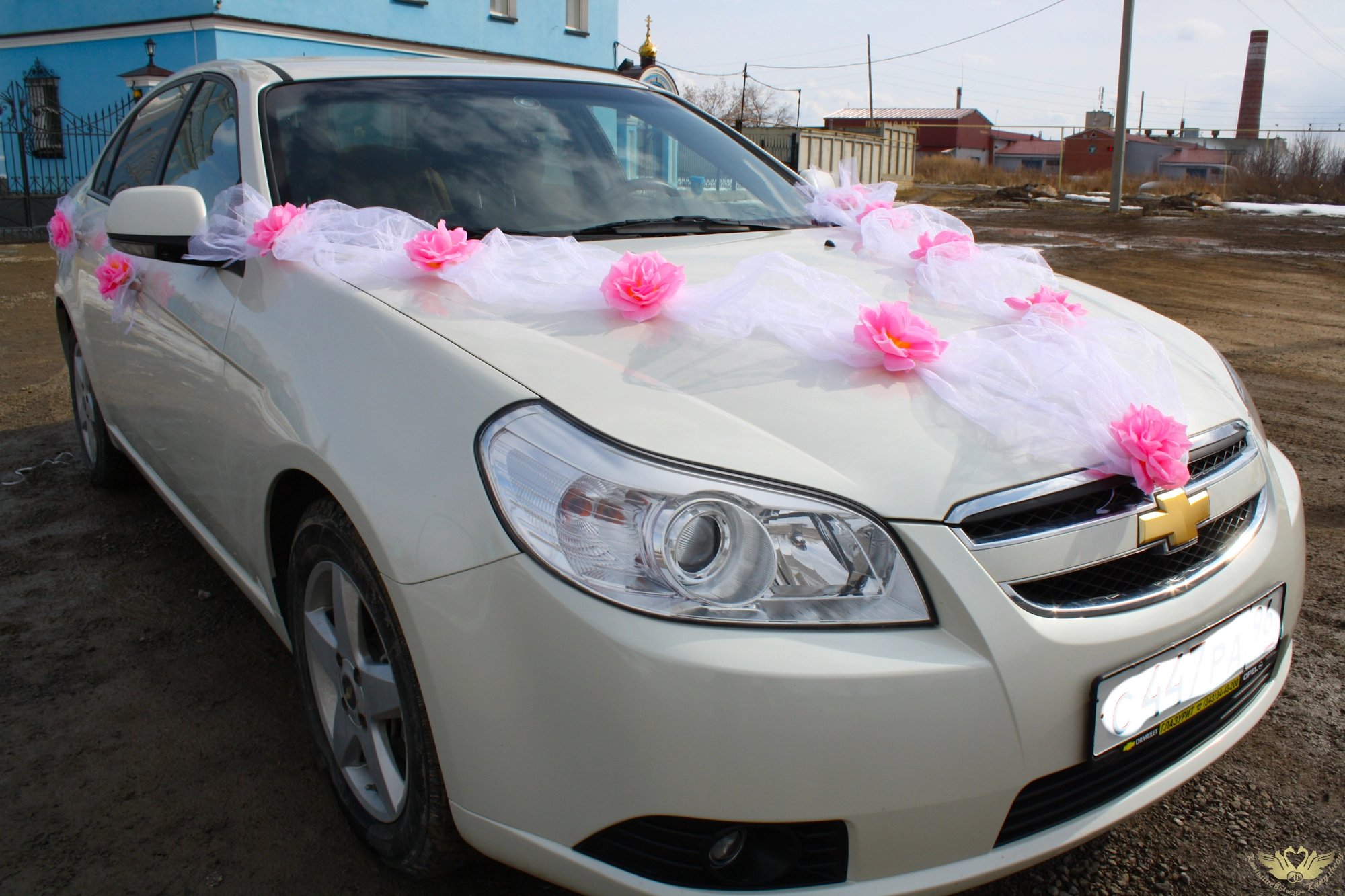 Лн04-01-0305 Лента на капот (фатин) (шир.25см дл.3м)+4 украшения на ручки (Ø25см)