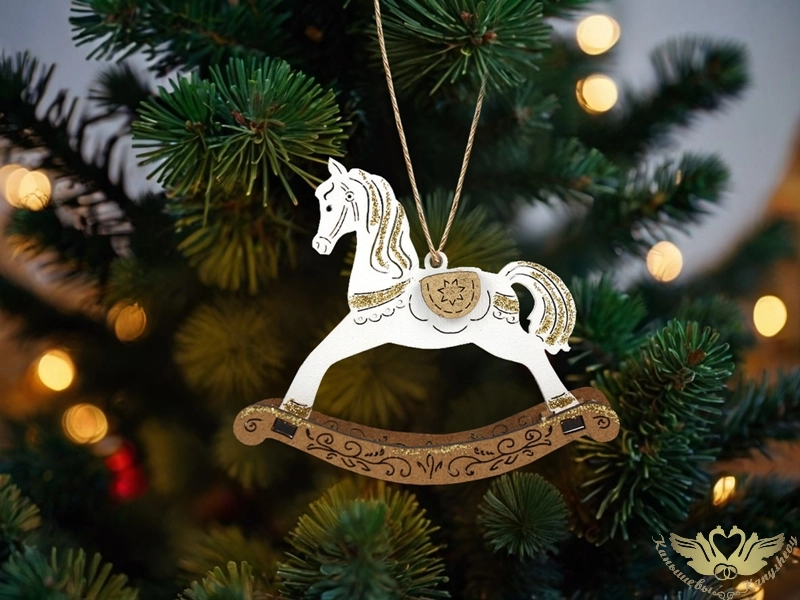 Ёлочное украшение "Лошадка-качалка" (9*2,5*8) Белый-дуб, 1 шт. Ёлочное украшение "Лошадка-качалка" (9*2,5*8) Белый-дуб, 1 шт.