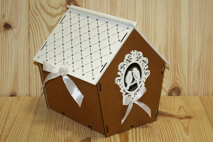 Семейный банк "Дом" с птицами (22,5*21*23,5) МДФ 3мм, окрашен. морилкой, оформл., Дуб-белый, 1 шт. Семейный банк "Дом" с птицами (22,5*21*23,5) МДФ 3мм, окрашен. морилкой, оформл., Дуб-белый, 1 шт.