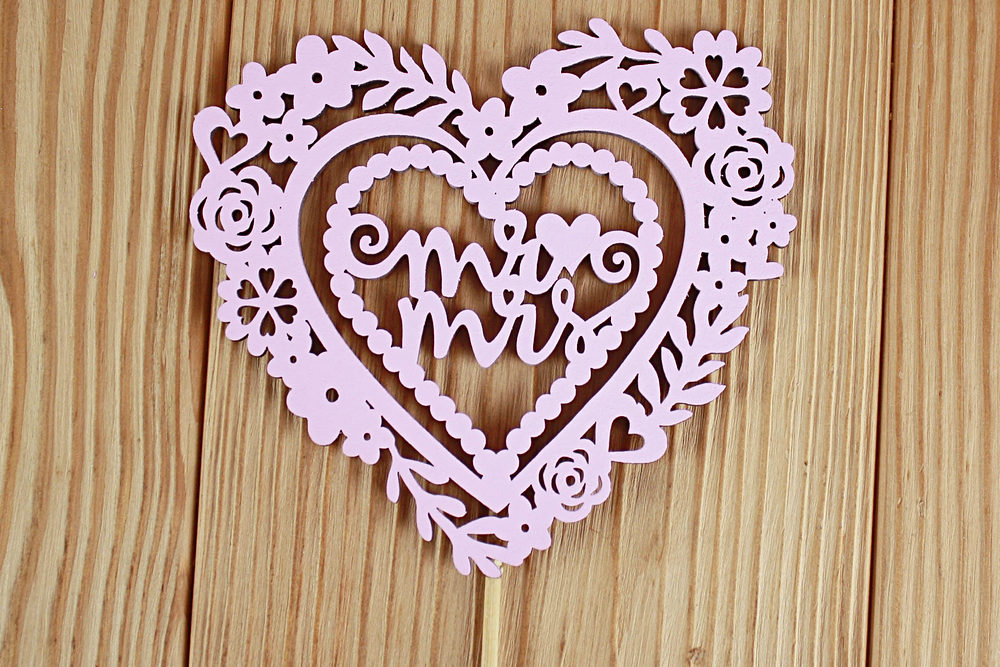 Топпер "Mr&Mrs" в сердце (10,5*30) МДФ 3мм, окрашен. на шпажке, Розовый пастель, 1 шт. Топпер "Mr&Mrs" в сердце (10,5*30) МДФ 3мм, окрашен. на шпажке, Розовый пастель, 1 шт.