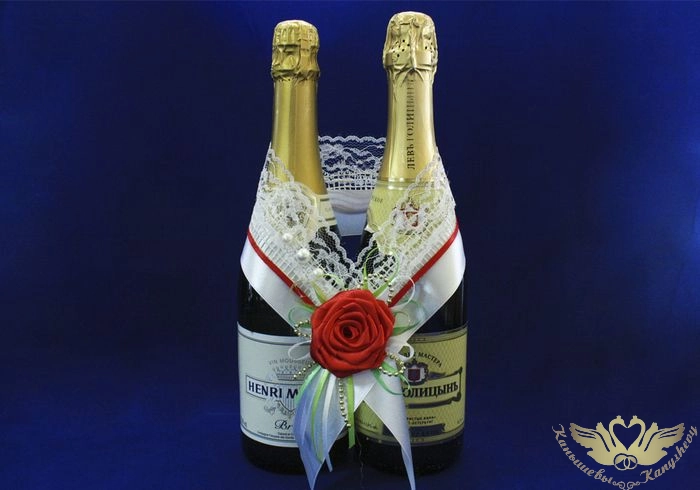 Украшение на шампанское двойное "Романтическое лето" (шир.16см; выс.20см.) Лента атл., кружево, офор Украшение на шампанское двойное "Романтическое лето" (шир.16см; выс.20см.) Лента атл., кружево, офор