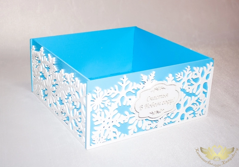 Подарочная упаковка со снежинками "Счастья в Новом году!" (25*25*11,5) Голубой-белый, 1 шт.
