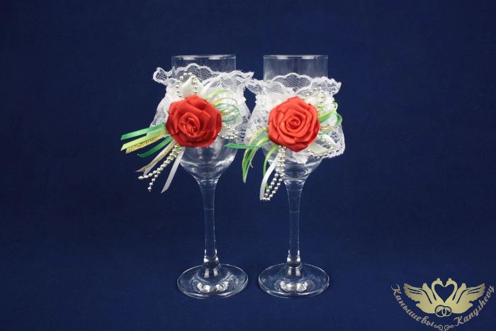 Украшения на бокалы "Романтическое лето" (шир.5см;дл.28см) Лента атл., кружево, оформл., Белый-красн Украшения на бокалы "Романтическое лето" (шир.5см;дл.28см) Лента атл., кружево, оформл., Белый-красн