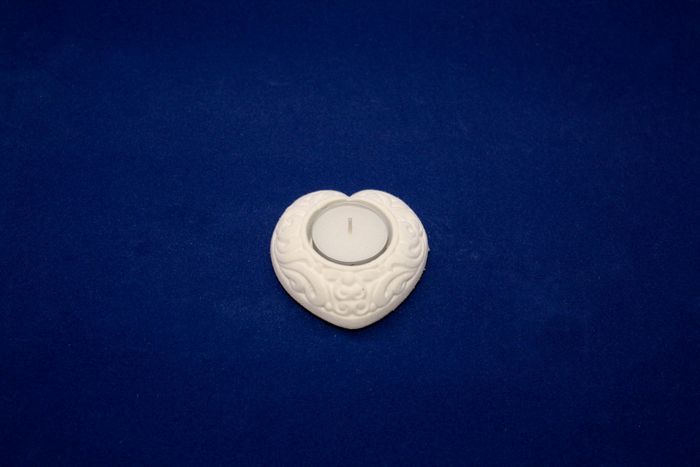 Свеча в гильзе в резном подсвечнике ФЛОК  форма СЕРДЦЕ (шир.7,5см; дл.7,85см;выс.2см) Белый Свеча в гильзе в резном подсвечнике ФЛОК  форма СЕРДЦЕ (шир.7,5см; дл.7,85см;выс.2см) Белый