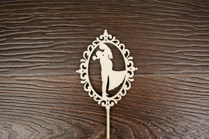 Топпер "Свадебный" "Счастливые молодожёны" в рамке (шир.7,5см; выс.10см) неокраш. на палочке,1шт