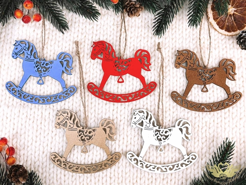 Набор ёлочных украшений "Лошадки" резные (9*8) Ассорти, Набор 5 шт. Набор ёлочных украшений "Лошадки" резные (9*8) Ассорти, Набор 5 шт.