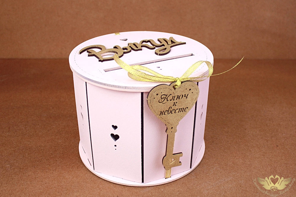 Коробка для сбора денег "Выкуп" (16,5*16,5*13,5) МДФ, окрашен., оформл., Пудровый-золото, 1 шт. Коробка для сбора денег "Выкуп" (16,5*16,5*13,5) МДФ, окрашен., оформл., Пудровый-золото, 1 шт.