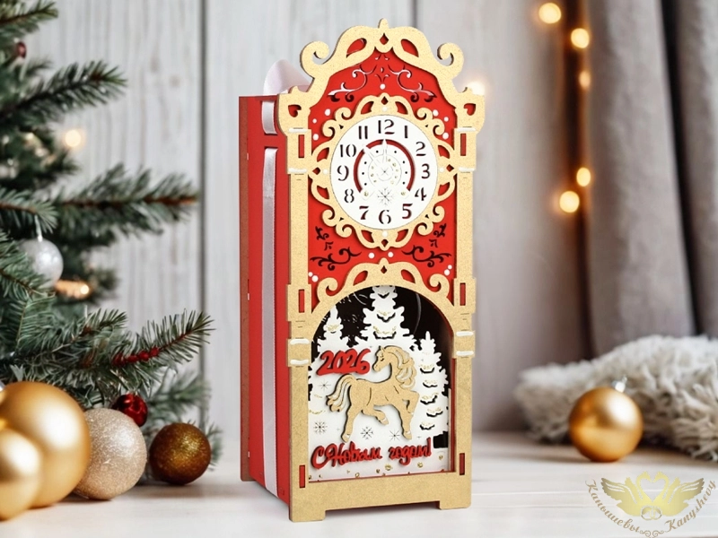 Подарочная упаковка-кормушка, с ёлочной игрушкой "Лошадка 2026" (12*10*27) Красный-золото, 1 шт.