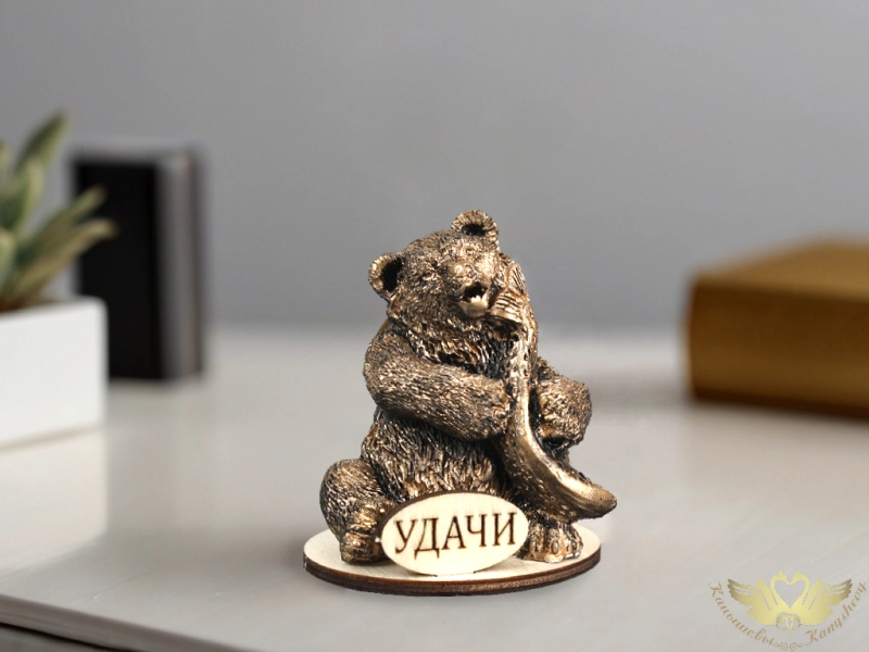 Сувенир из гипса "Мишка с рыбой. Удачи" золото. 1шт.