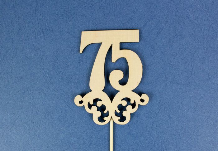 Топпер юбилейный "75" с вензелем (шир.7см;выс.9см) фанера, неокраш., на палочке