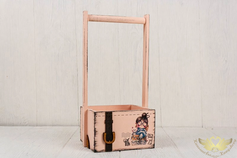 Ящик деревянный "Путешественница" (16,5*15*33) Дерево, УФ печать, окраш., оформл., Пудровый, 1шт. Ящик деревянный "Путешественница" (16,5*15*33) Дерево, УФ печать, окраш., оформл., Пудровый, 1шт.