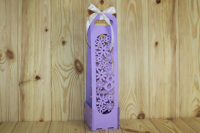 Подарочная упаковка для шампанского "8 Марта!" (11*11*42) МДФ 3мм, окрашен., оформл., Сиреневый-белый, 1 шт. Подарочная упаковка для шампанского "8 Марта!" (11*11*42) МДФ 3мм, окрашен., оформл., Сиреневый-белый, 1 шт.