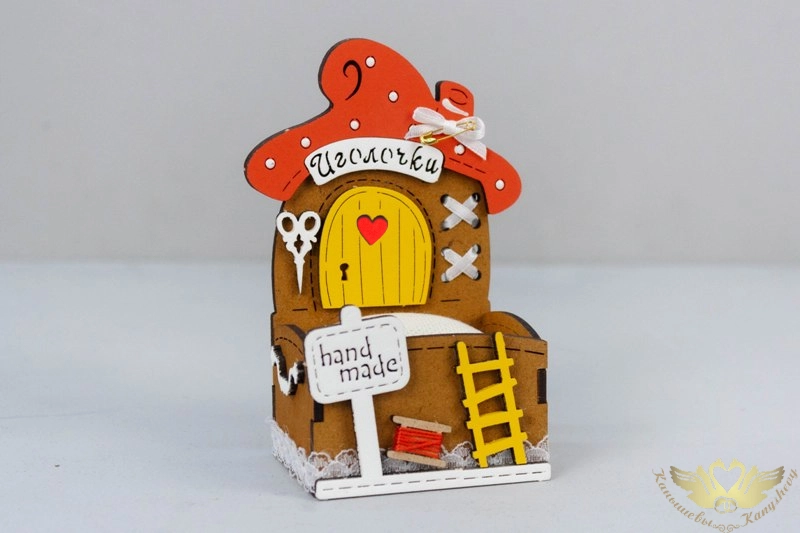 Игольница "Домик" (7,5*5,5*12,5) МДФ, окрашен. морилкой, оформл., Дуб-красный, 1 шт.