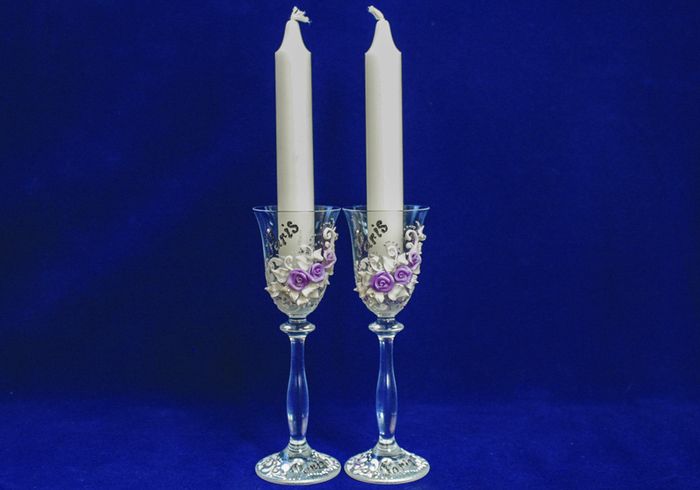 2 Свечи-ручной работы в подставке "Мечты о Париже"(Ǿ5,5см;выс.30см)(набор 2 шт) Белый-сиреневый 2 Свечи-ручной работы в подставке "Мечты о Париже"(Ǿ5,5см;выс.30см)(набор 2 шт) Белый-сиреневый